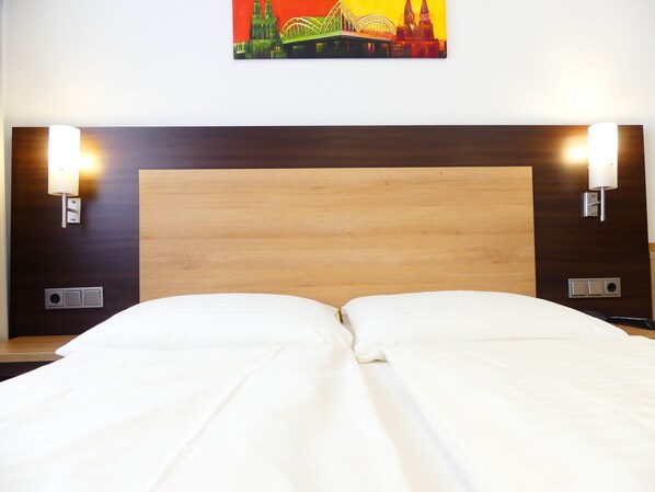 Triple Room | Hypo-allergenic bedding, desk, free cribs/infant beds, free WiFi