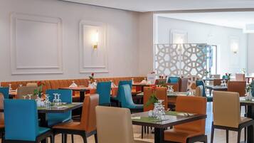 2 Restaurants, Mittagessen, Abendessen, internationale Küche