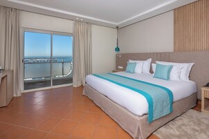 Ropa de cama de alta calidad, minibar y escritorio 