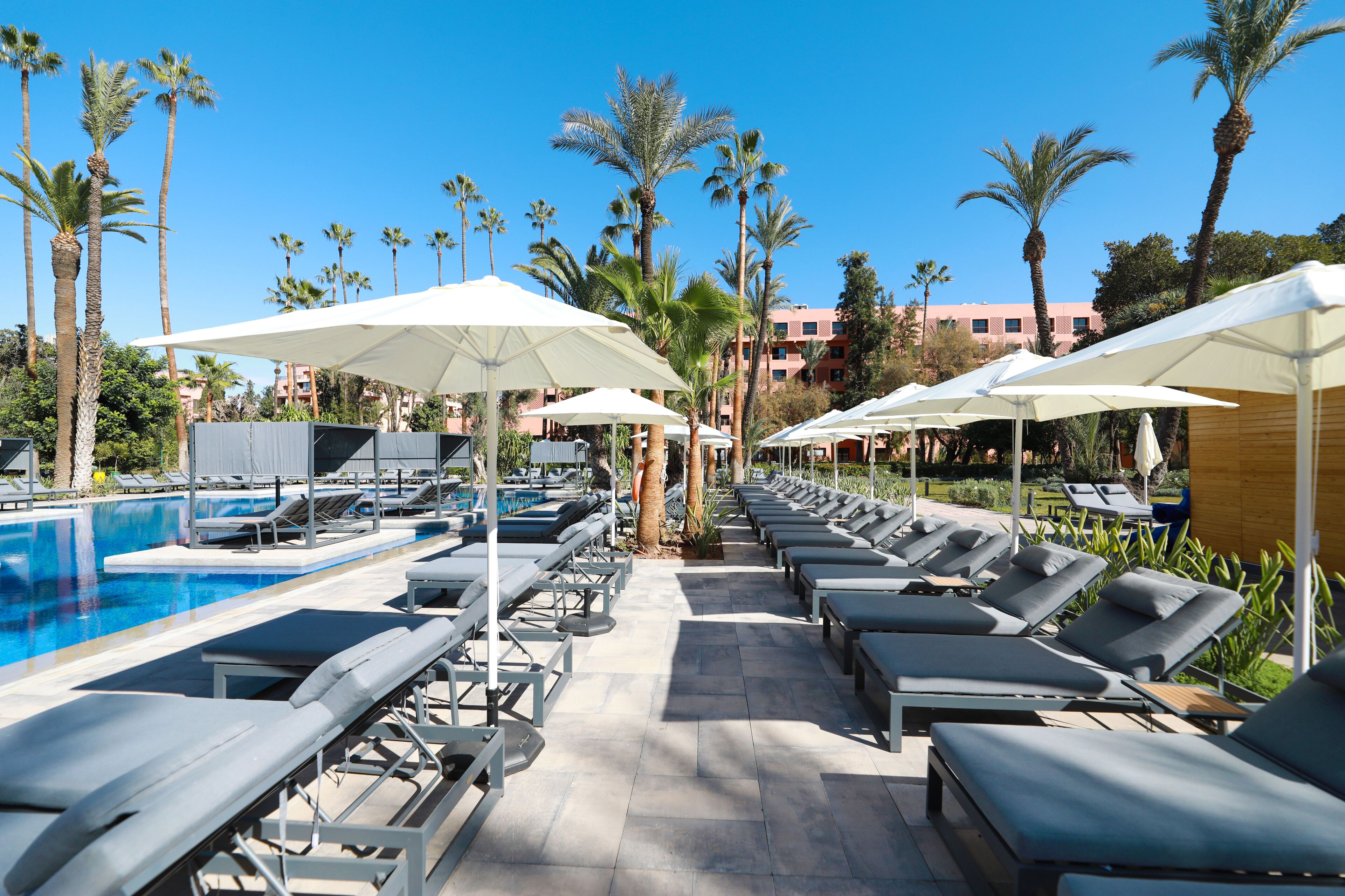 3 piscines extérieures