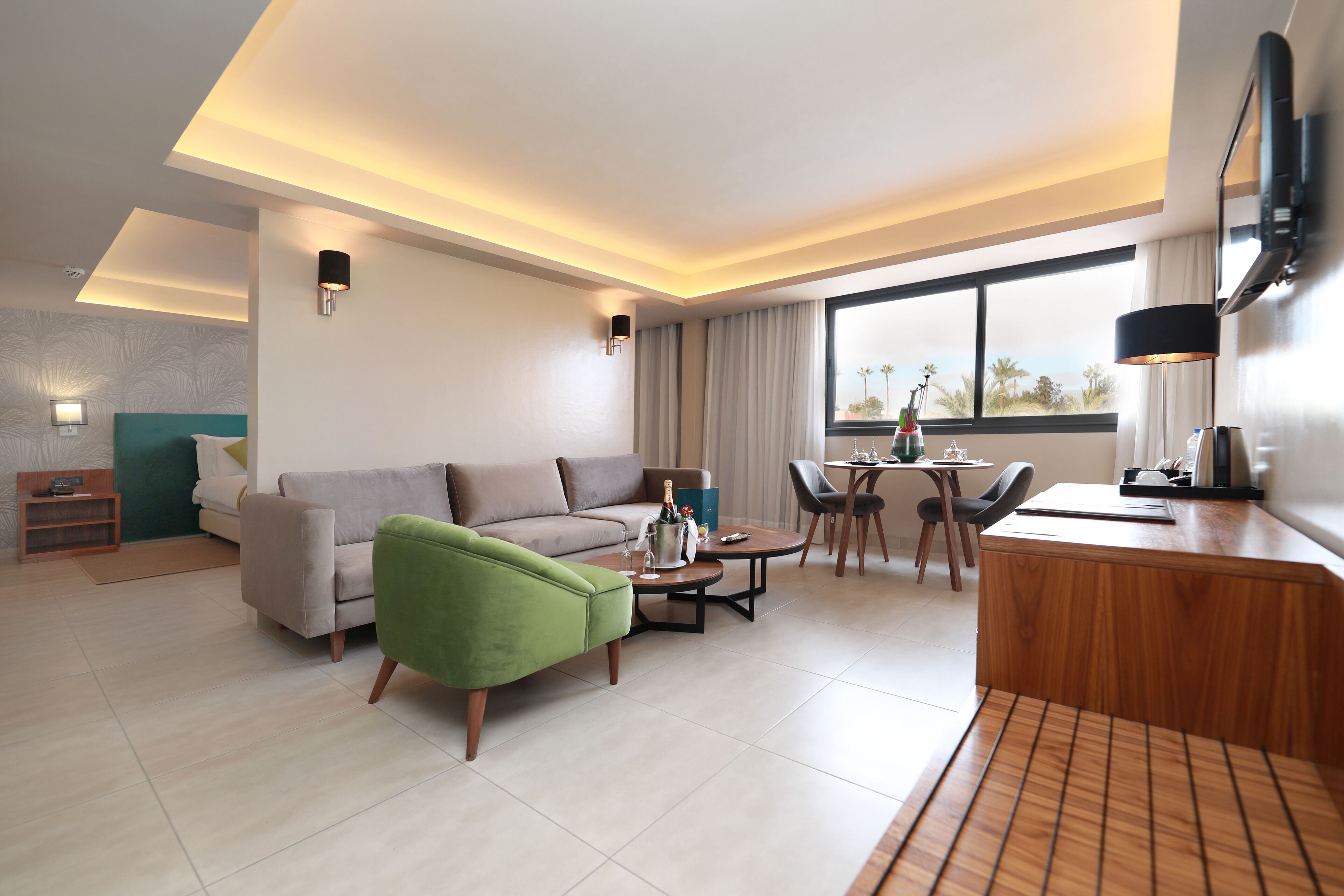 Een 32-cm smart-tv met kabelzenders en televisie