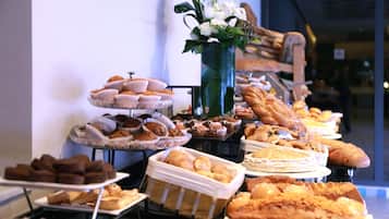 Free daily buffet breakfast