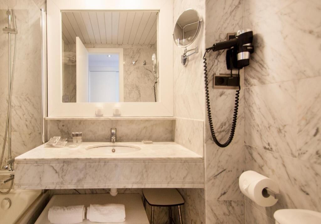 Bad | Badekar, miljøvennlige toalettsaker, hårføner og bidé