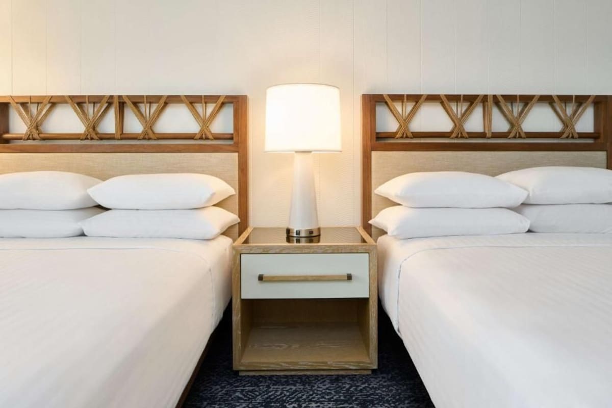 Sengetøy av topp kvalitet, minibar, safe på rommet og skrivebord