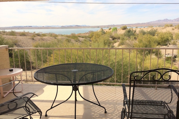 Deluxe Suite, 1 King Bed, Non Smoking, Lake View | Balcony