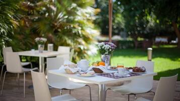 Breakfast and dinner served, garden views