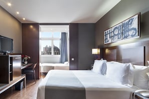 Ropa de cama de alta calidad y minibar 