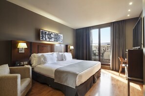 Hochwertige Bettwaren, Minibar, Zimmersafe, Schreibtisch