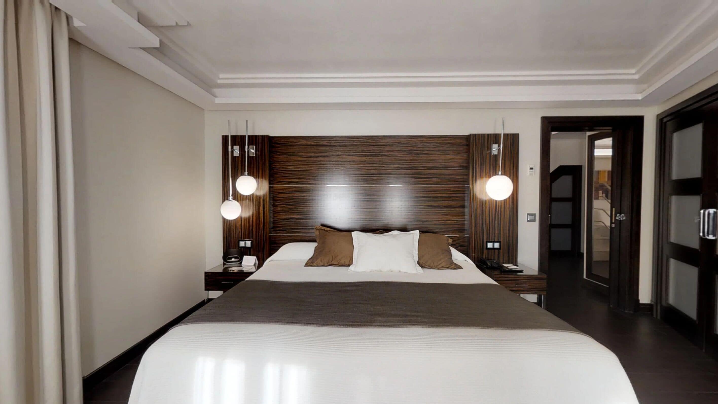 Biancheria da letto di alta qualità, copriletto in piuma, minibar