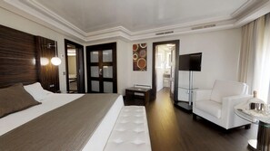 Luxe beddengoed, donsdekens, een minibar, een kluis op de kamer