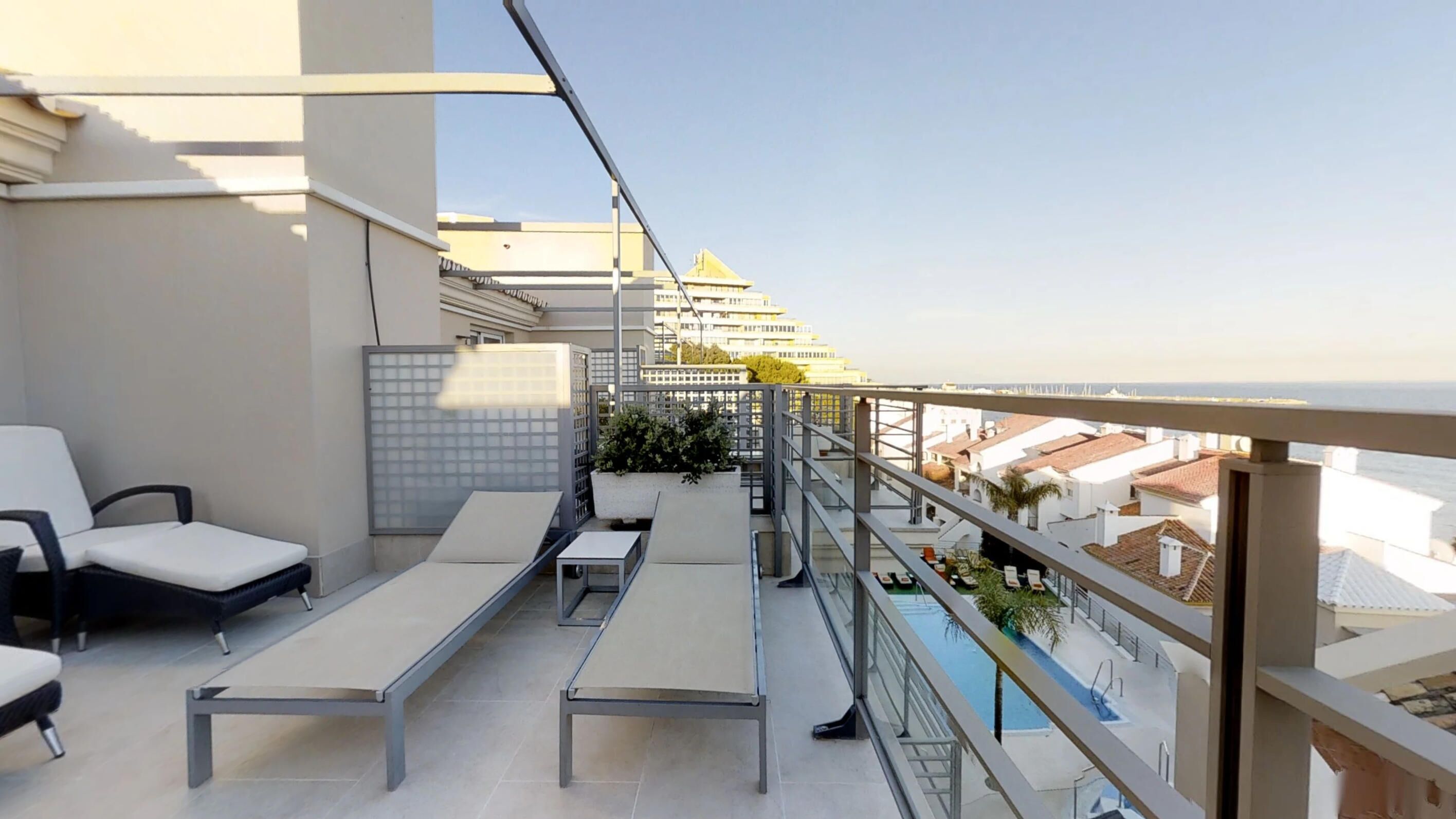 Premium-sengetøj, dundyner, minibar, pengeskab på værelset