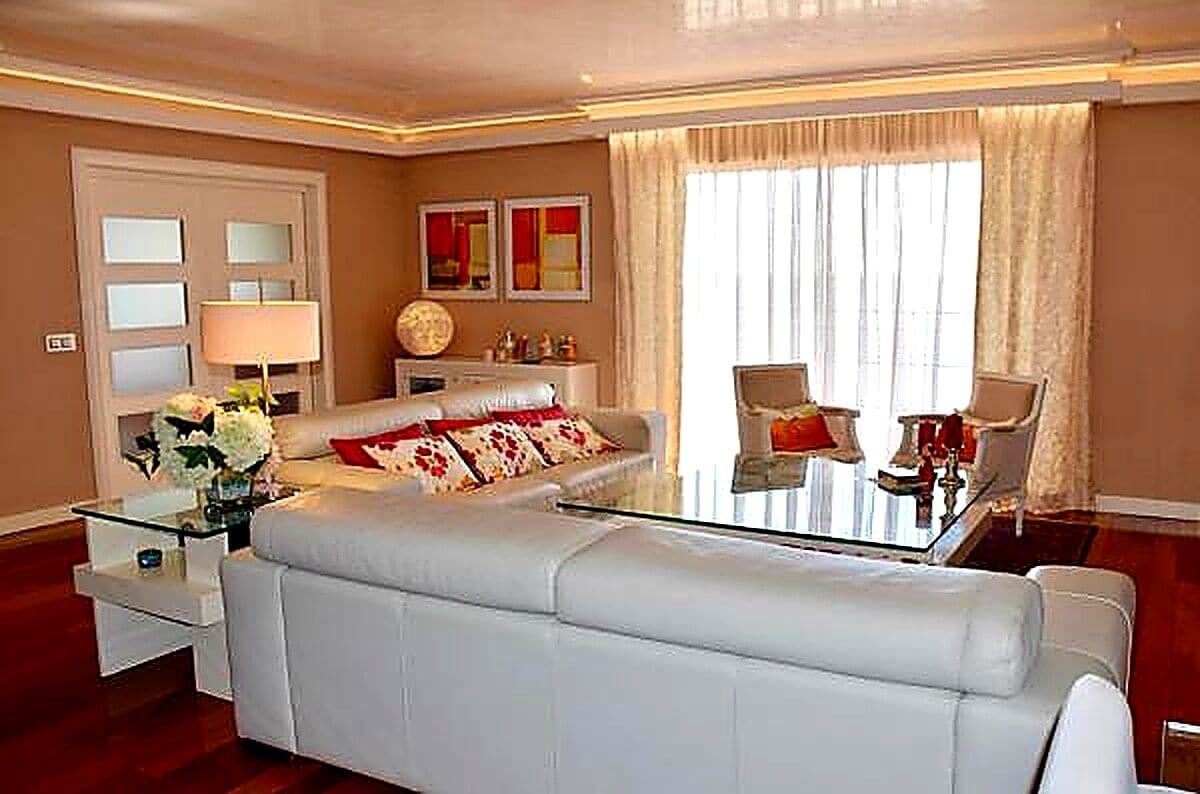 Premium bedding, down comforters, minibar, in-room safe