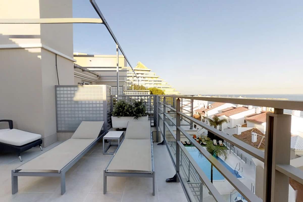 Biancheria da letto di alta qualità, copriletto in piuma, minibar