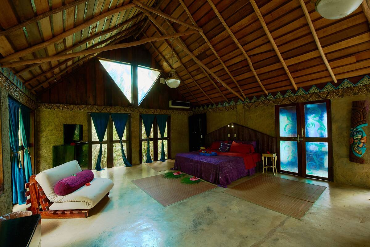 signature loft, 1 bedroom, pool access, pool view | bathroom | shower, rainfall showerhead, free toiletries, hair dryer