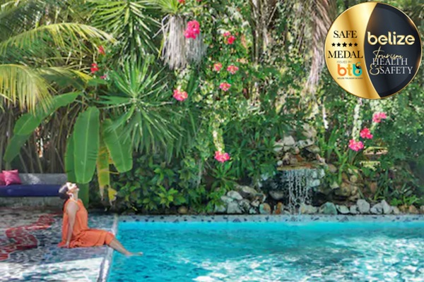 2 albercas al aire libre, camas balinesas gratuitas y camastros