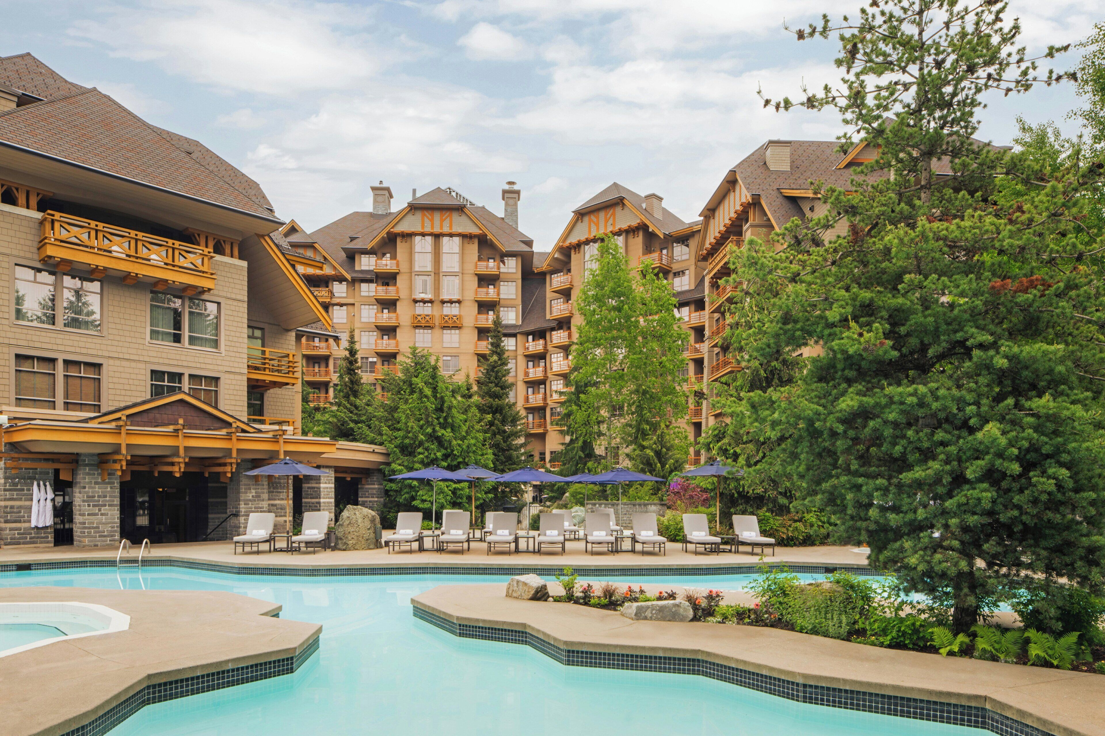 Outdoor pool, pool umbrellas, sun loungers