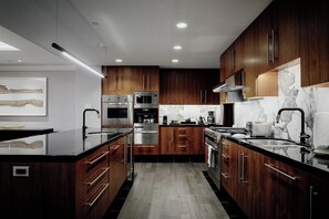 Fridge, coffee/tea maker - Four Seasons Resort Whistler (Whistler)