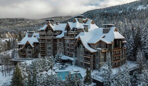 Aerial view - Four Seasons Resort Whistler (Whistler)