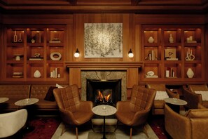 Library - Four Seasons Resort Whistler (Whistler)
