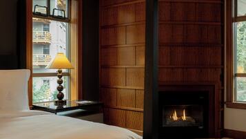 The Summit Suite | Bộ đồ giường cao cấp, minibar, két bảo mật tại phòng, bàn
