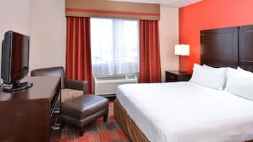 Standard Room, 1 King Bed | Desk, laptop workspace, blackout drapes, iron/ironing board