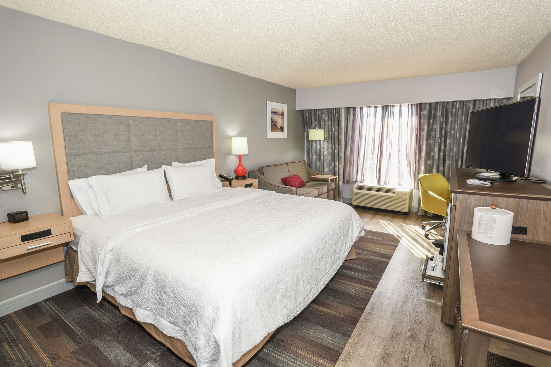 Premium bedding, down comforters, in-room safe, desk