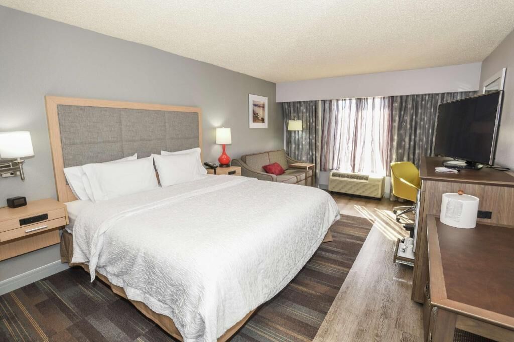 Premium bedding, down comforters, in-room safe, desk