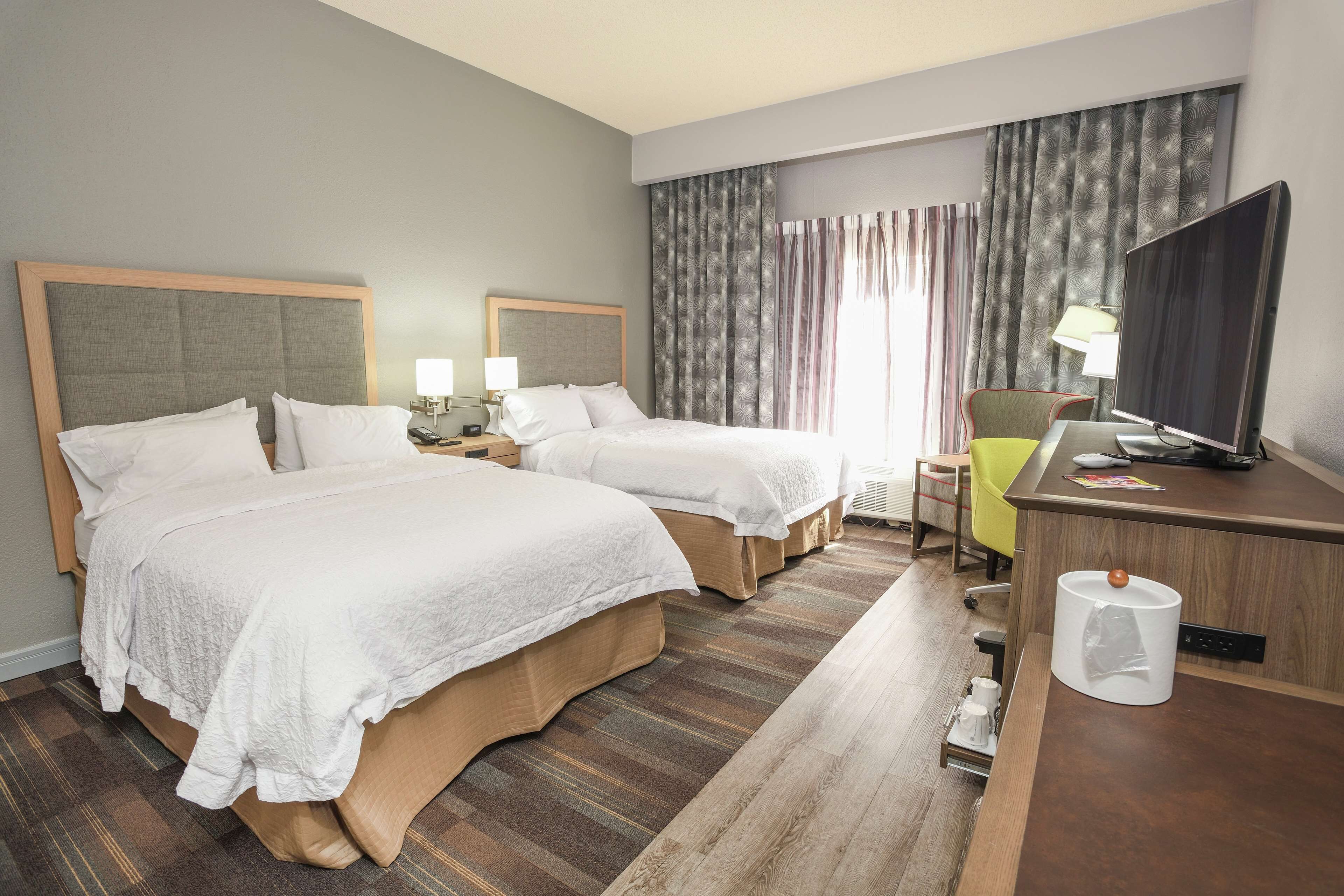 premium bedding, down duvets, in-room safe, desk