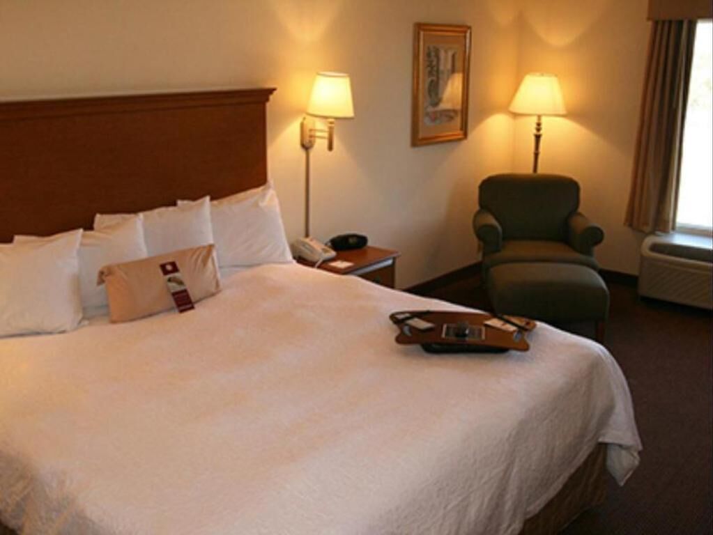 Premium bedding, down comforters, in-room safe, desk