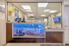 Lobby - Motel 6 Villa Park, IL - Chicago West (Villa Park)