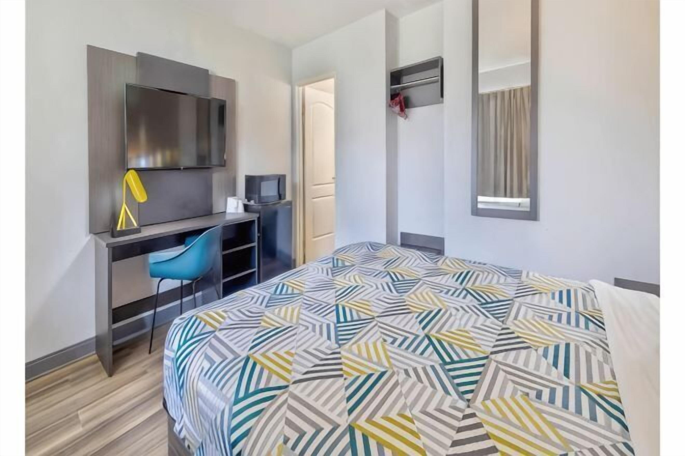 Desk, laptop workspace, free WiFi, bed sheets