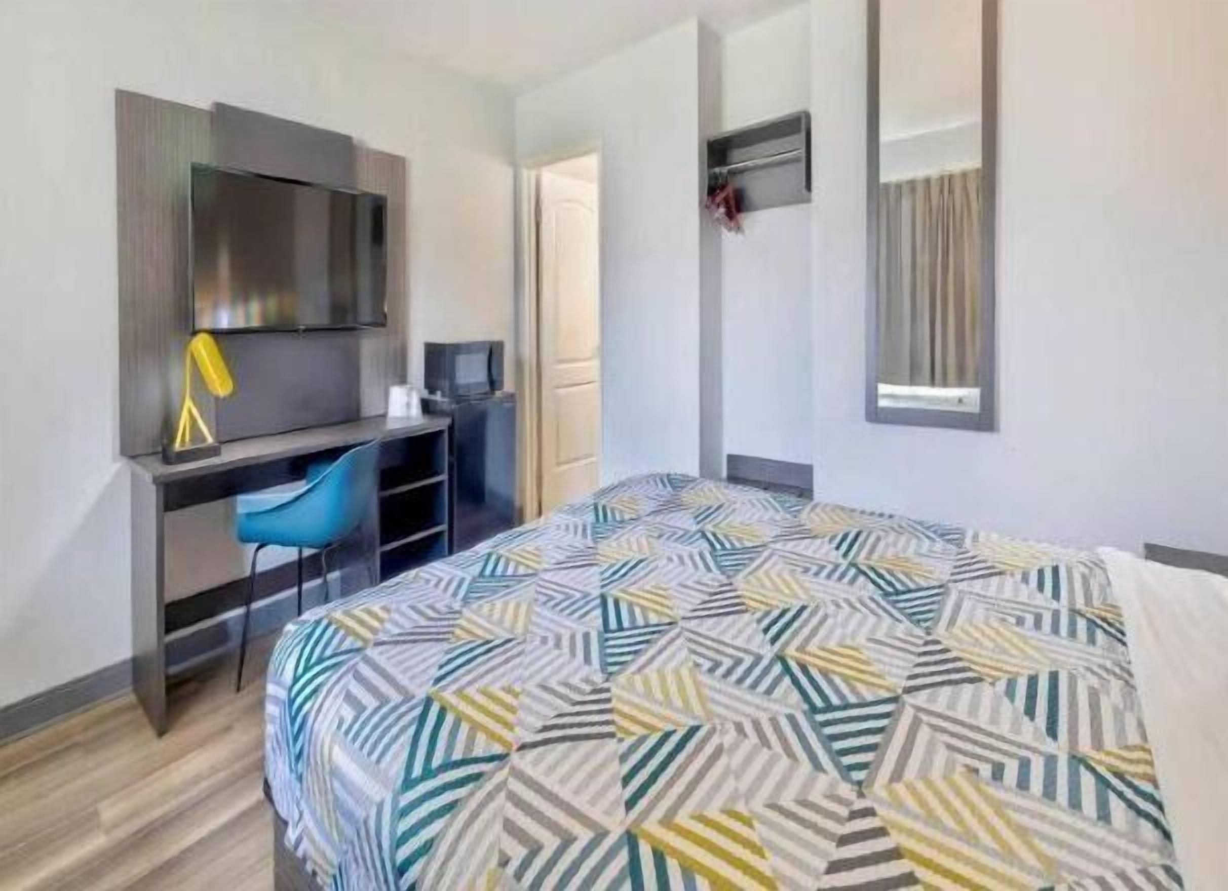 Desk, laptop workspace, free WiFi, bed sheets