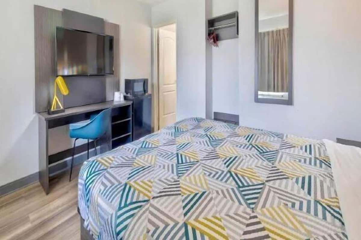 Desk, laptop workspace, free WiFi, bed sheets