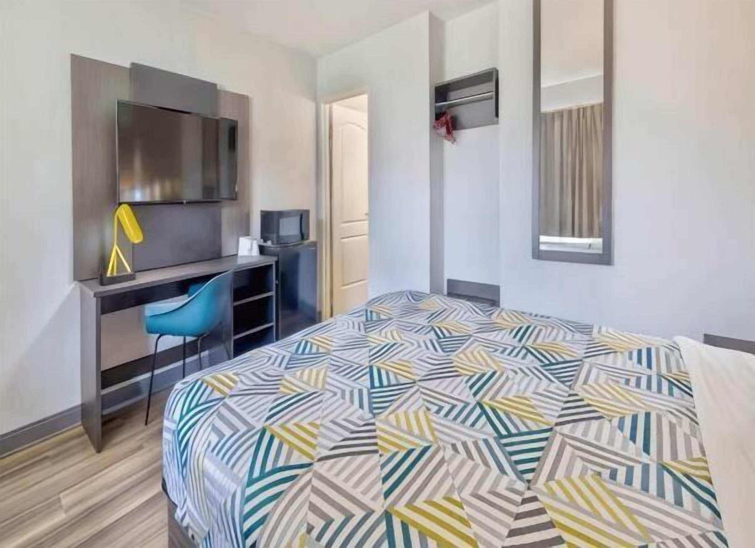 Desk, laptop workspace, free WiFi, bed sheets