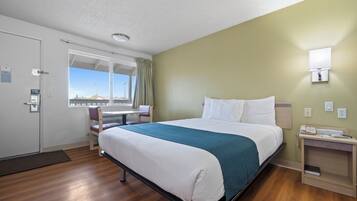 Schreibtisch, Verdunkelungsvorhänge, kostenloses WLAN, Bettwäsche