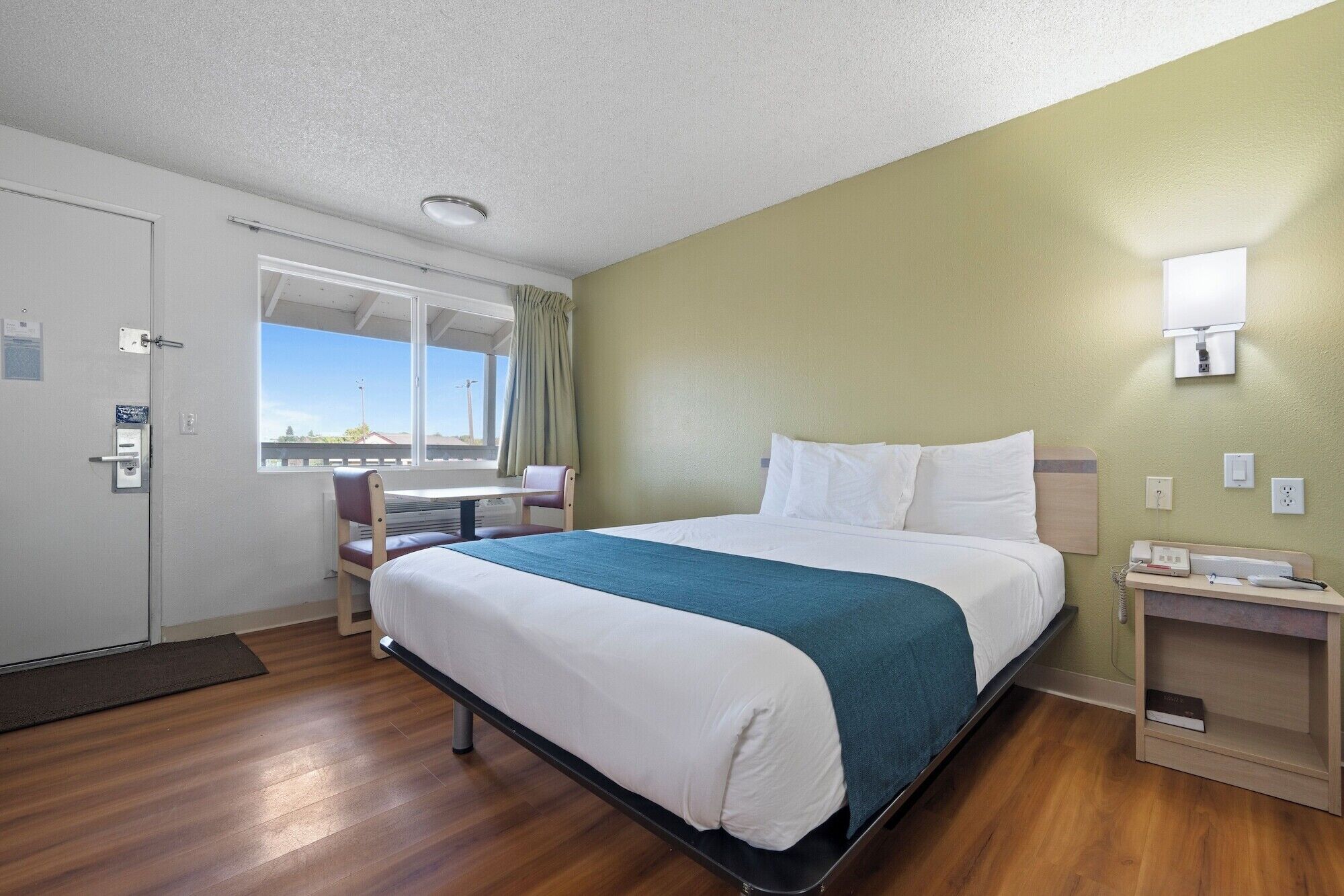 Desk, blackout drapes, free WiFi, bed sheets