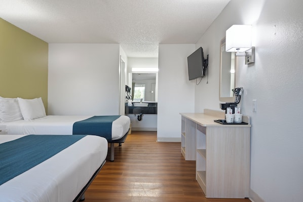 Desk, blackout drapes, free WiFi, bed sheets - Motel 6 Clarkston, WA (Clarkston)