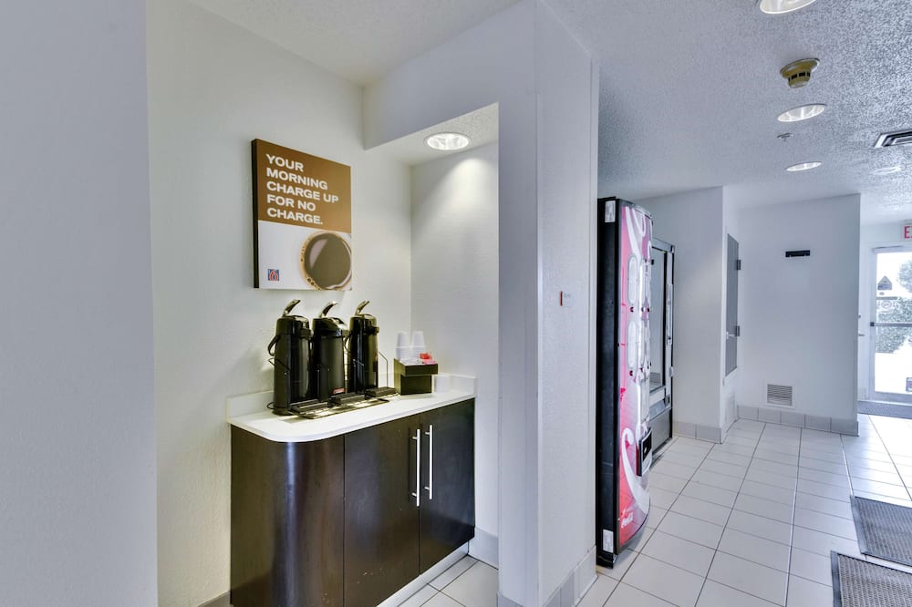 Motel 6 Lewisville, TX - Dallas