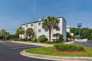Free self parking - Motel 6 Columbia, SC - Fort Jackson Area (Columbia)