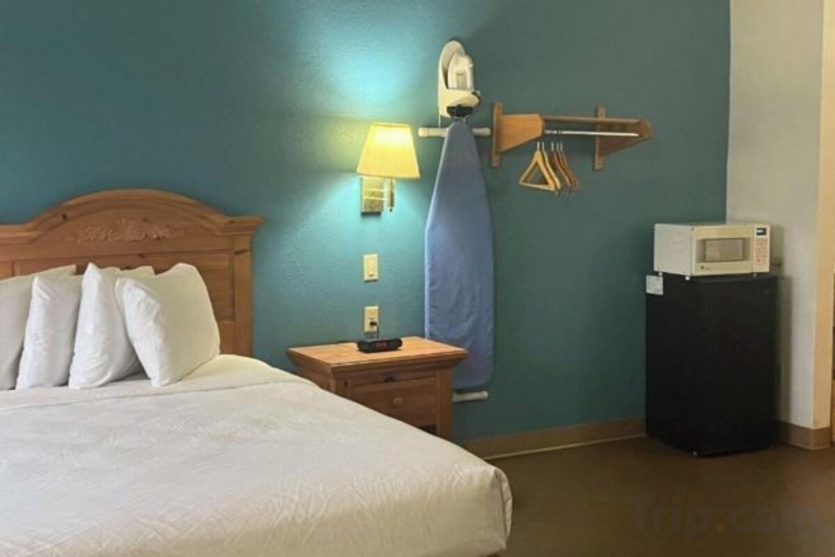 Desk, laptop workspace, blackout drapes, WiFi (free)
