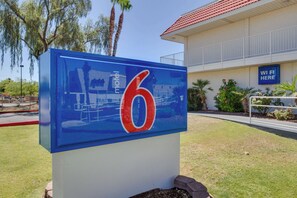 Exterior - Motel 6 Tempe, AZ - Broadway - ASU (Tempe)