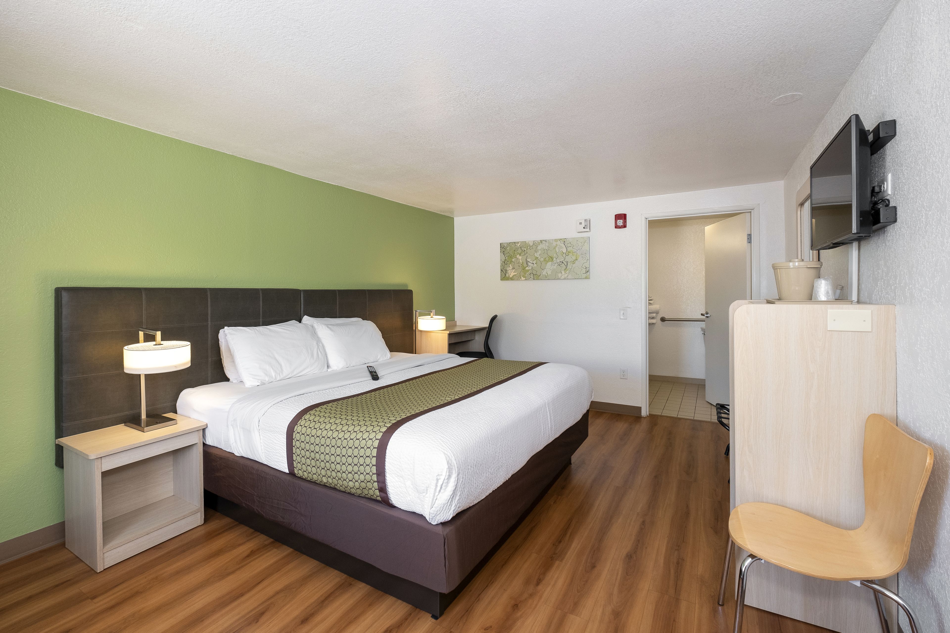 1 Queen Bed, Accessible | Desk, laptop workspace, free WiFi, bed sheets