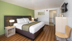 1 Queen Bed, Accessible