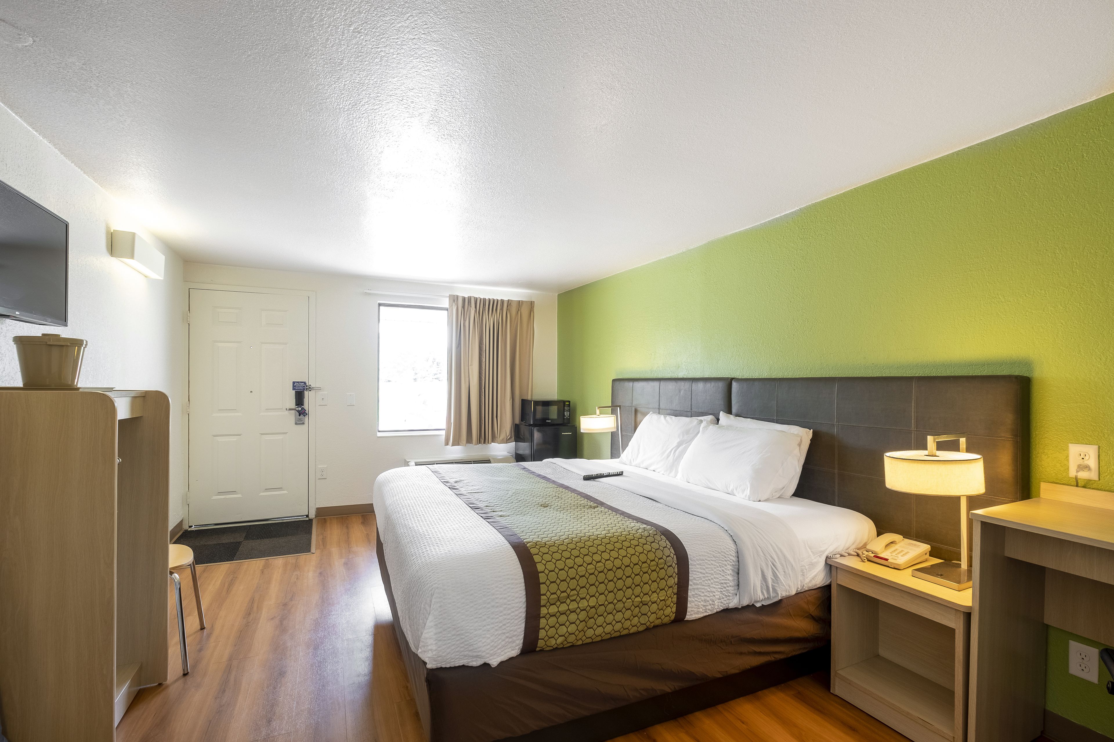 Desk, laptop workspace, WiFi (free), bed sheets