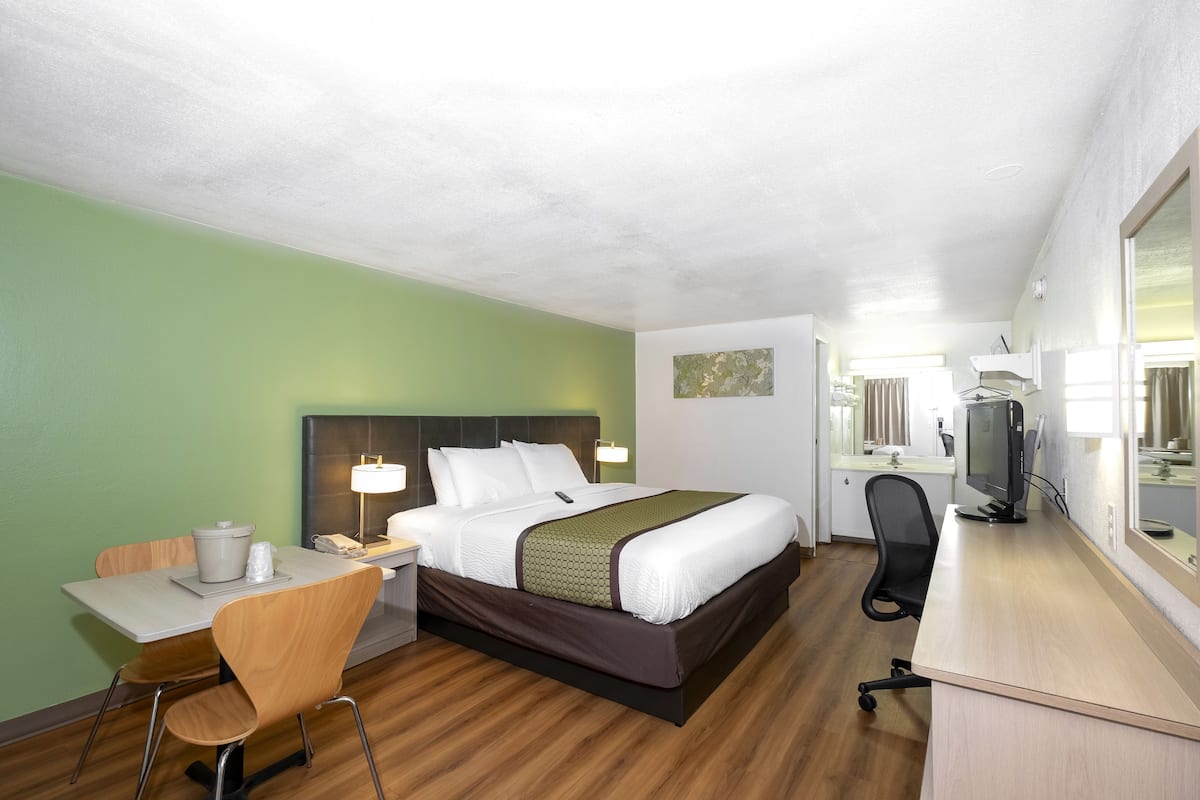Desk, laptop workspace, free WiFi, bed sheets