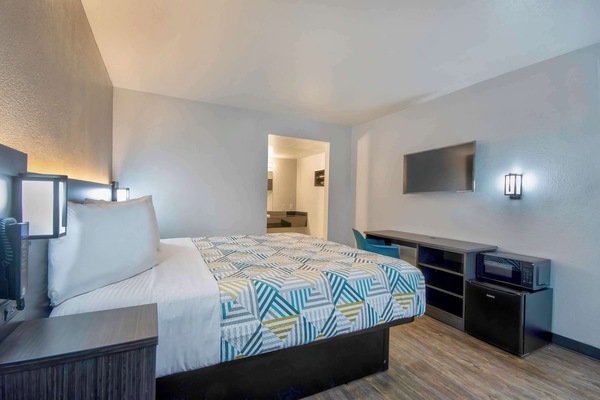 Deluxe Room, 1 King Bed, Non Smoking, Refrigerator & Microwave | WiFi (free), bed sheets