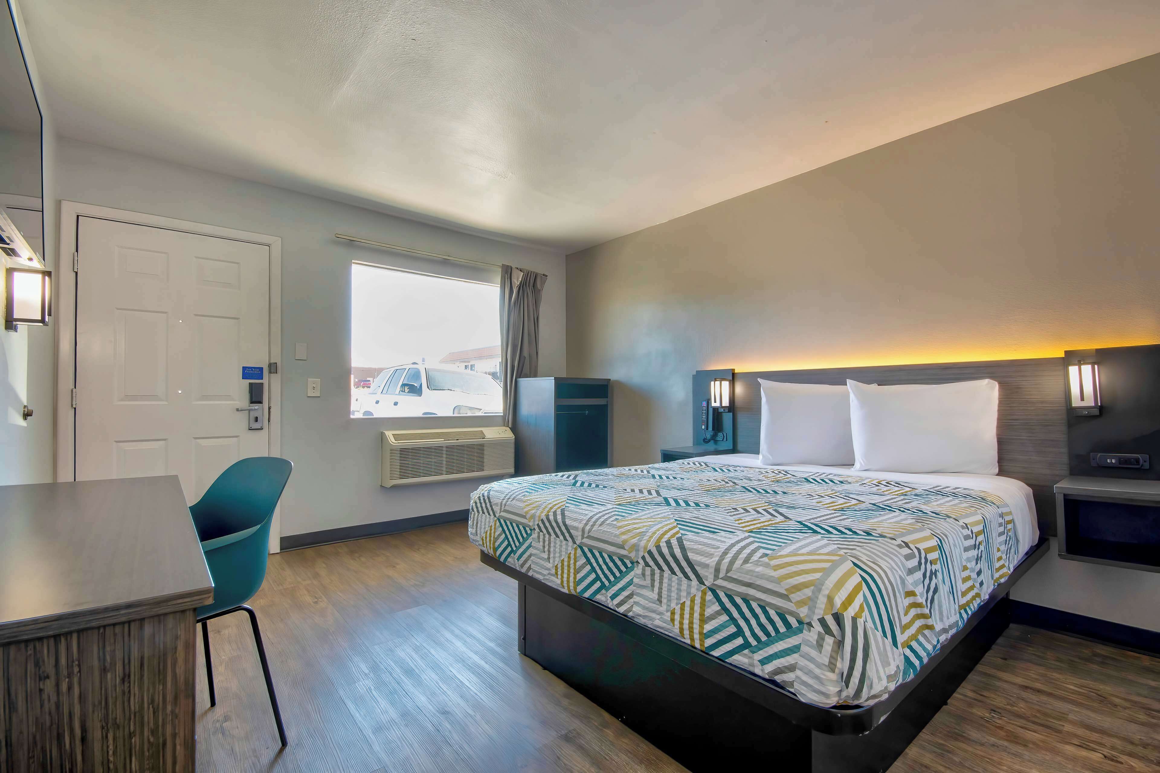 Free WiFi, bed sheets