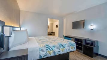 Deluxe Room, 1 King Bed, Non Smoking, Refrigerator & Microwave | Free WiFi, bed sheets