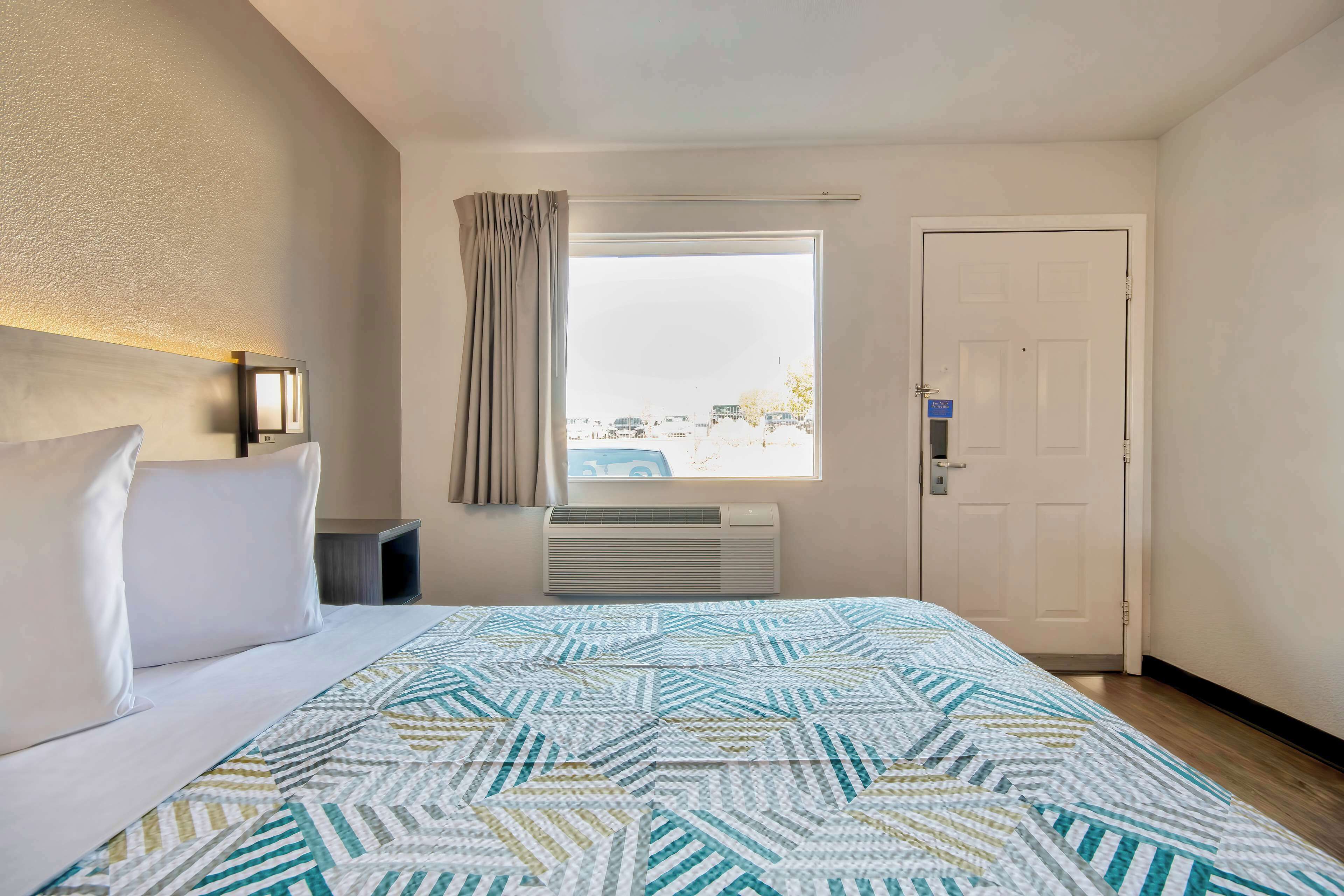 Standard Room, 1 Queen Bed, Non Smoking