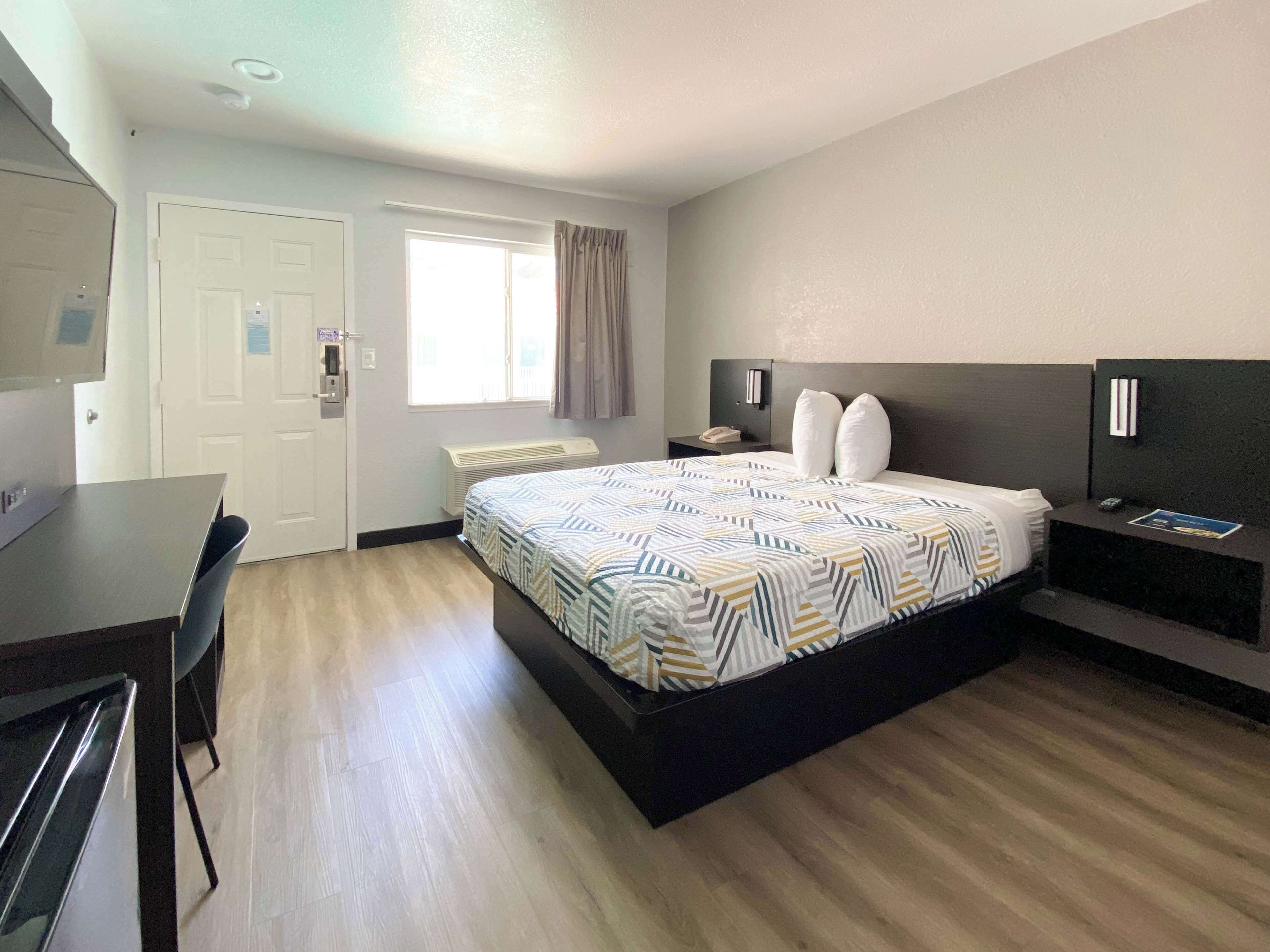 Espace de travail pour ordinateur portable, Wi-Fi gratuit, draps fournis